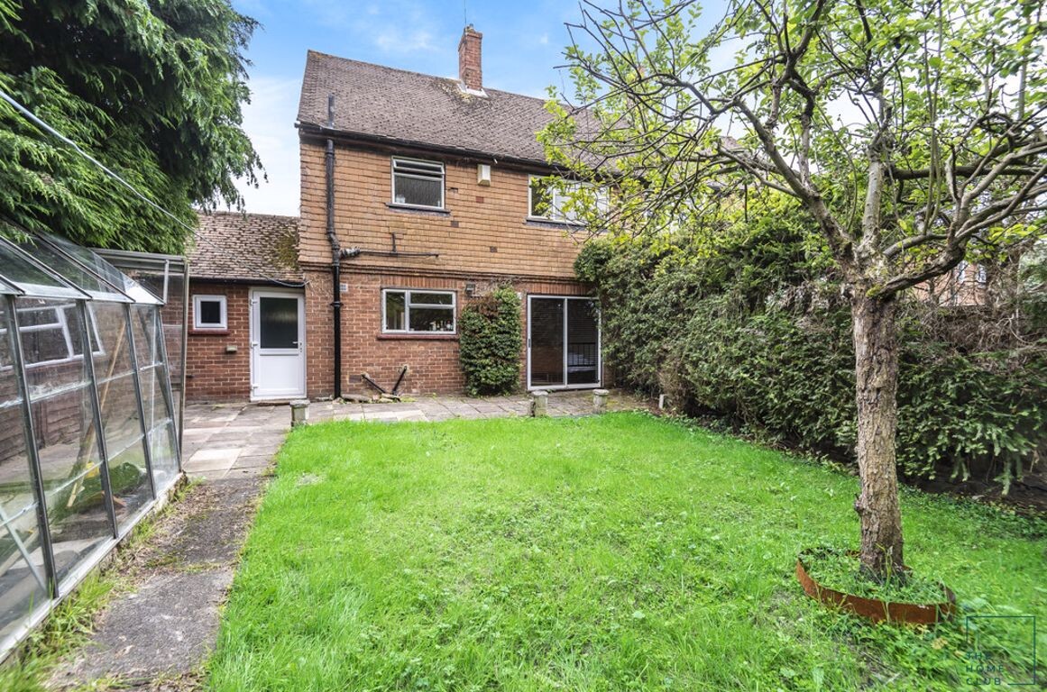 4 bedroom house for rent Park Barn Drive, Surrey, GU2 8EN UniHomes