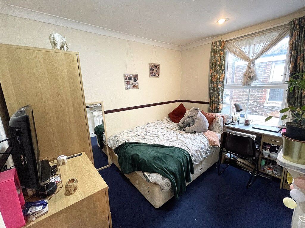 8 bedroom house for rent Auckland Road East, Portsmouth, PO5 2HD UniHomes