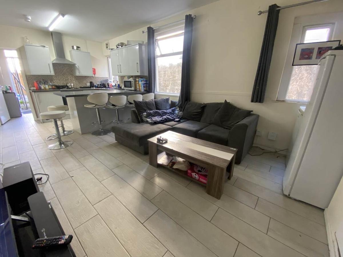 6 bedroom house for rent Ruthin Gardens, Cardiff, CF24 4AU UniHomes