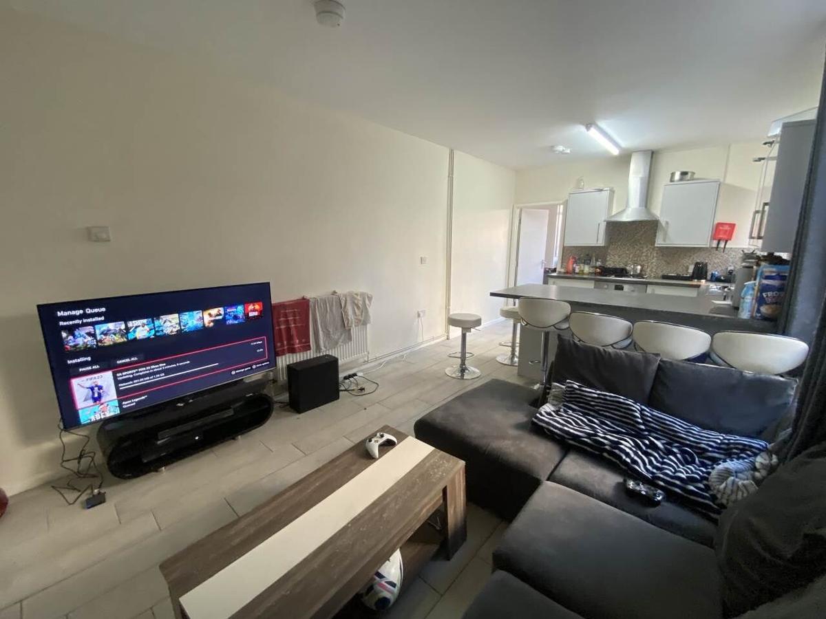 6 bedroom house for rent Ruthin Gardens, Cardiff, CF24 4AU UniHomes