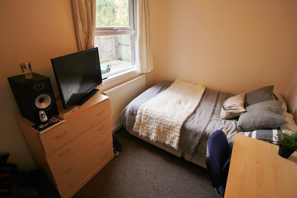 6 bedroom house for rent Derwentwater Terrace, Leeds, LS6 3JL UniHomes