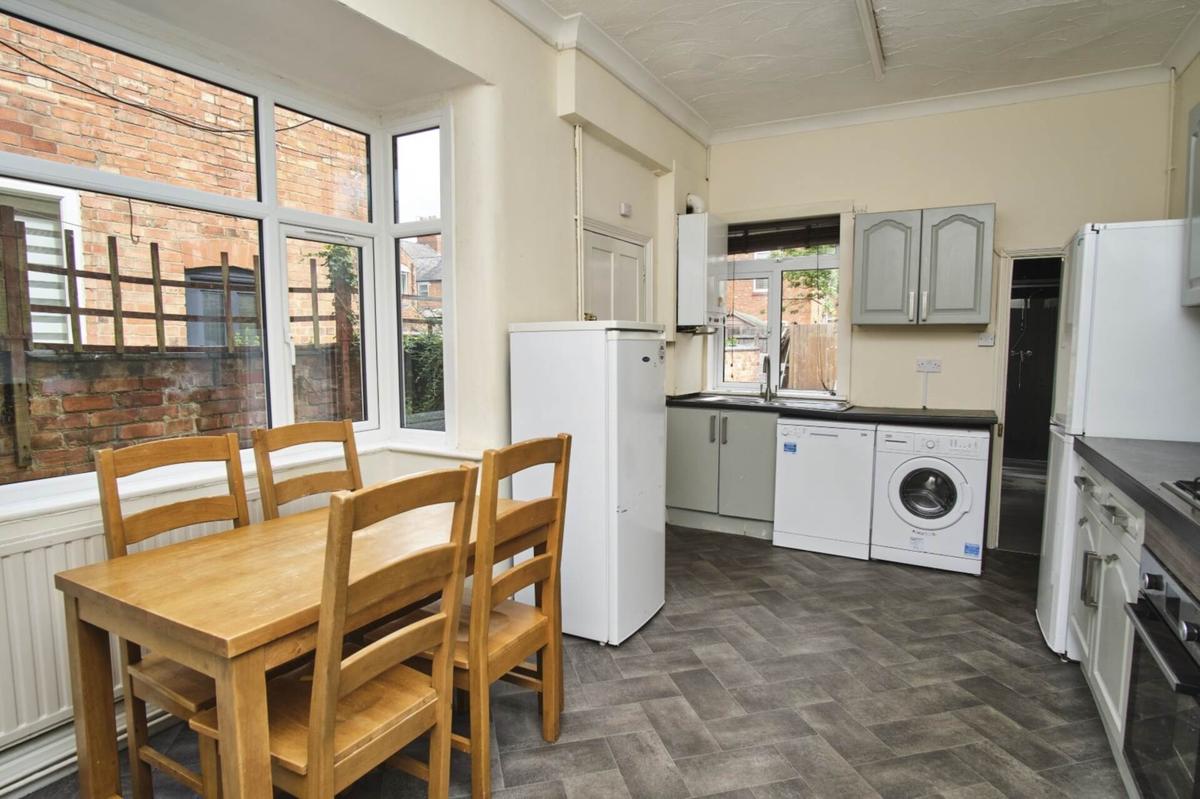 5 bedroom house on York Road, City Centre, Loughborough