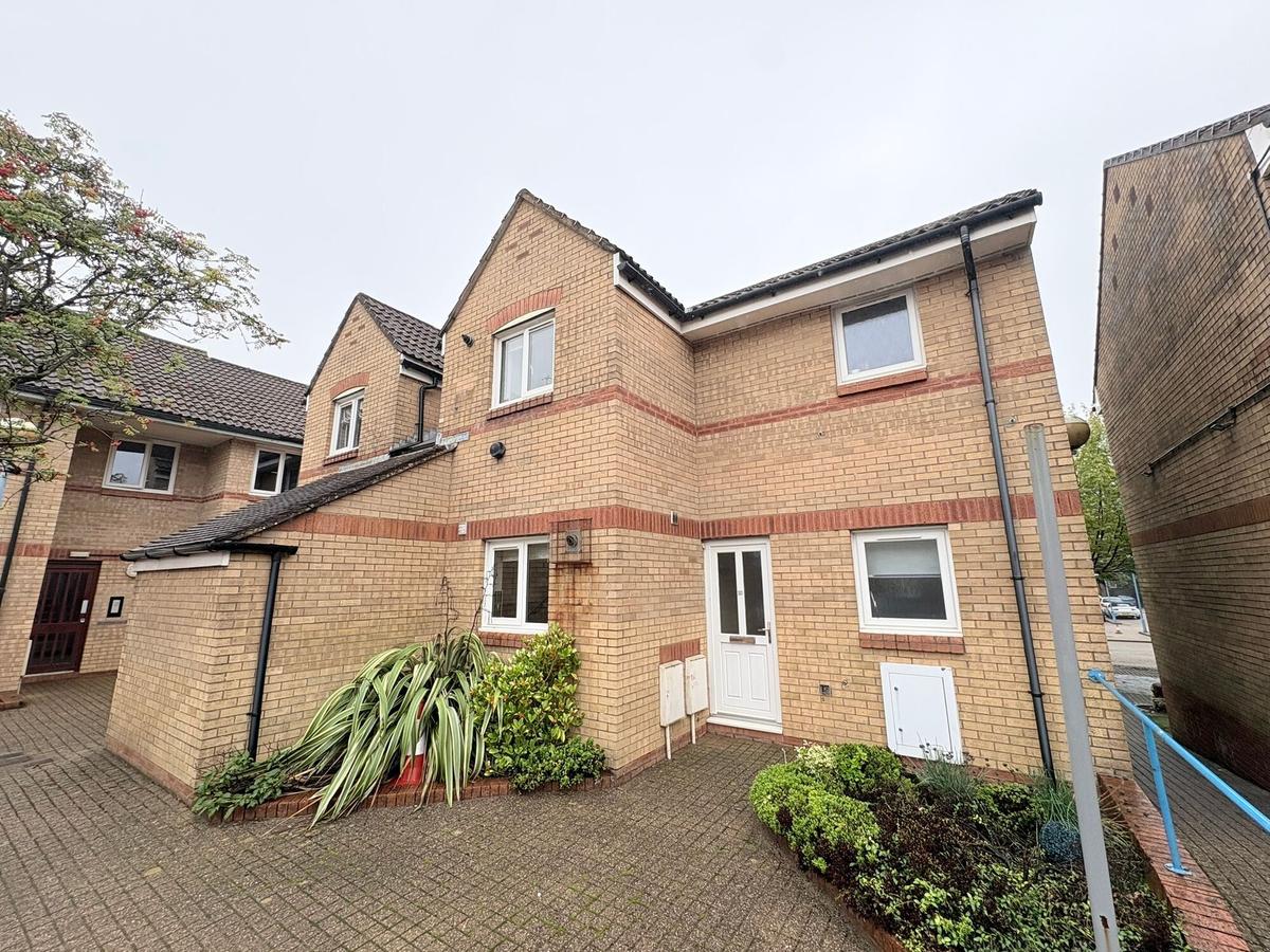 1 bedroom apartment on Trawler Road, City Centre, Swansea