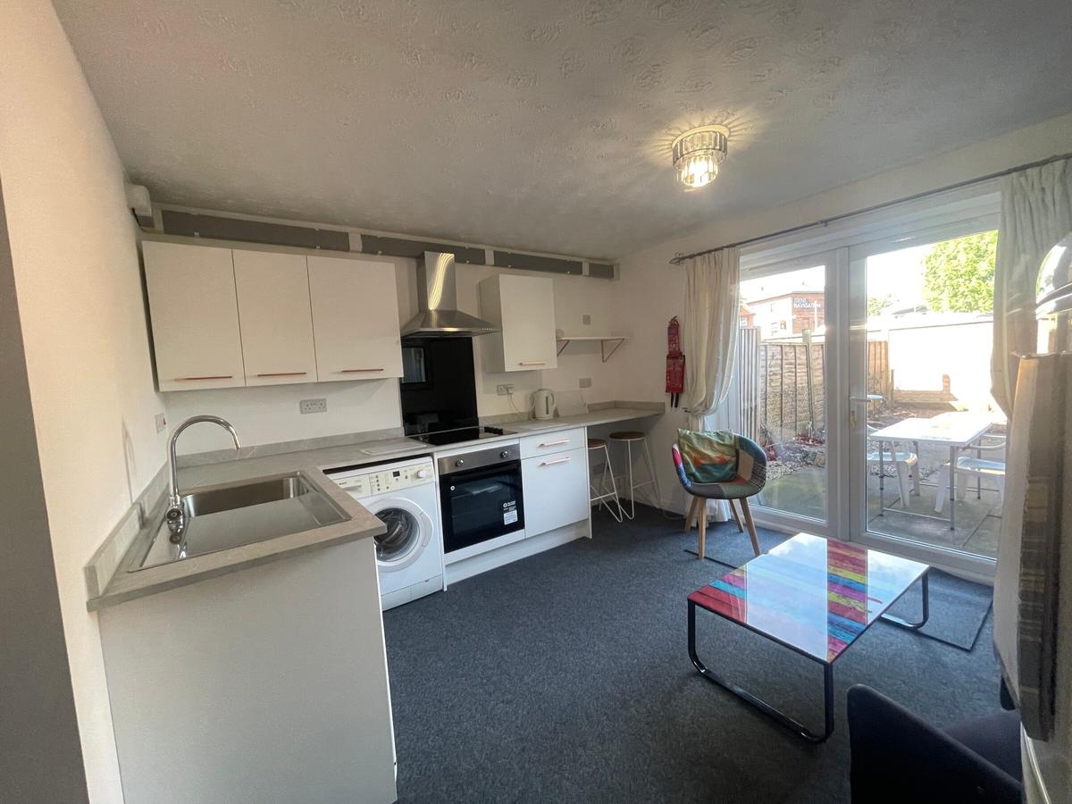 4 bedroom house for rent Meadow Close, Nottingham, NG2 3HZ UniHomes