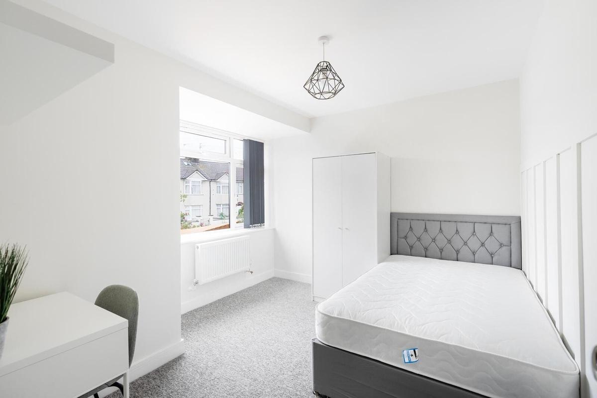 6 bedroom house for rent Mackie Road, Bristol, BS34 7LY UniHomes