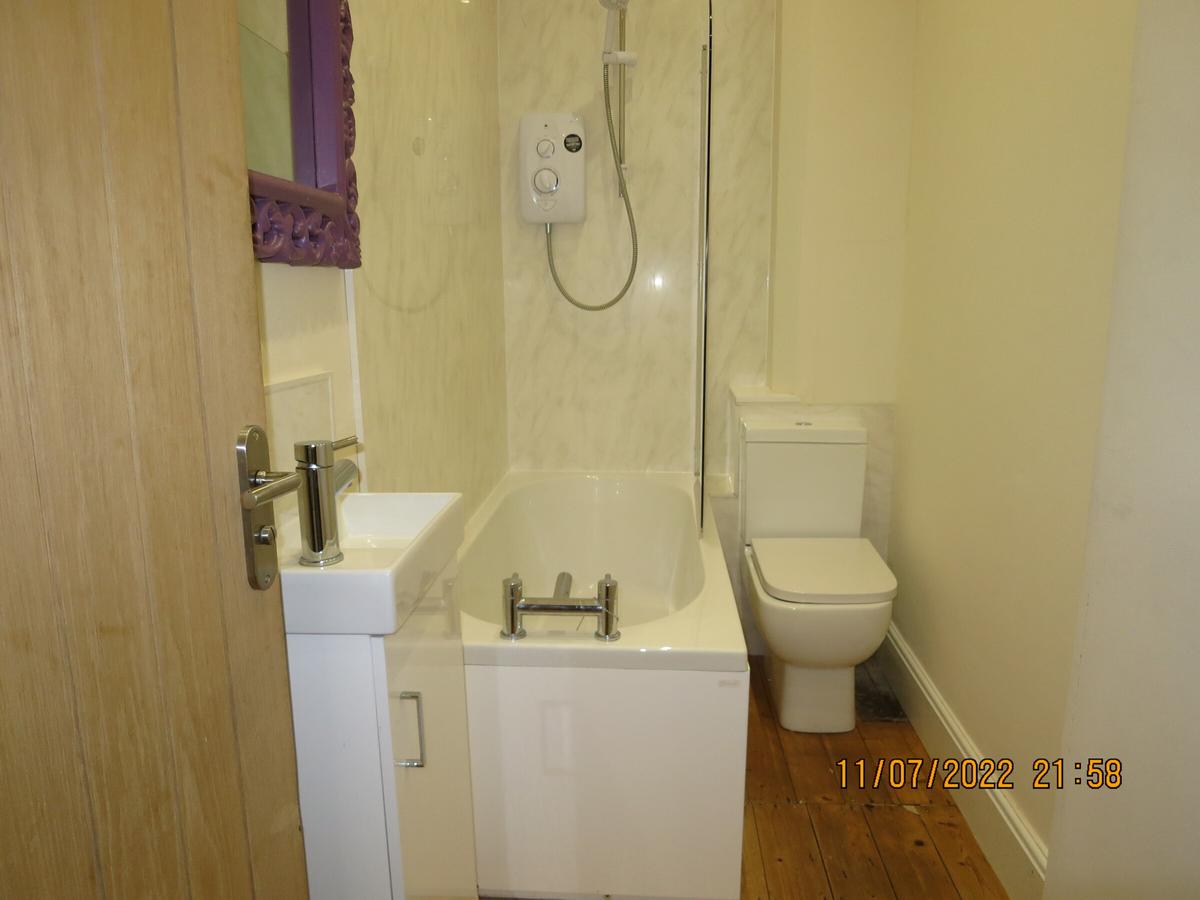 6 bedroom house for rent Ella Road, Nottingham, NG2 5GX UniHomes