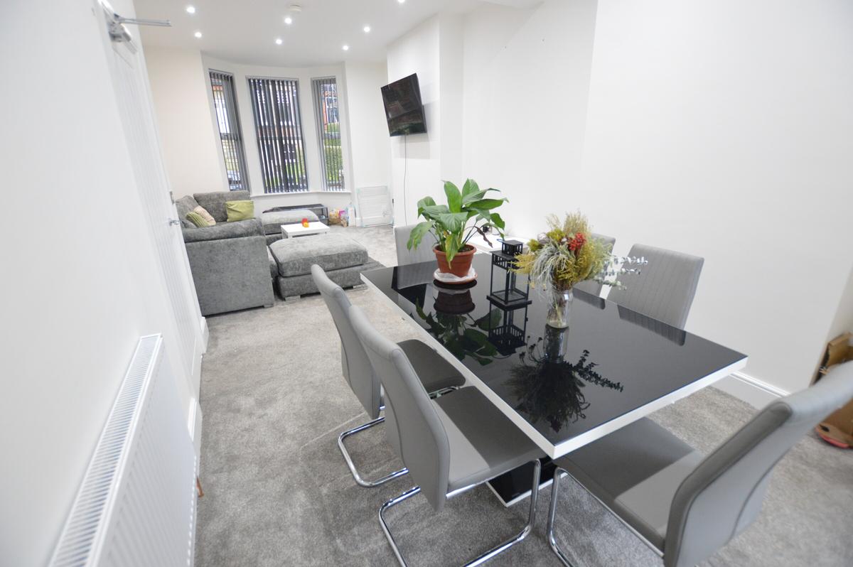 9 bedroom house on Regent Park Terrace, Hyde Park, Leeds
