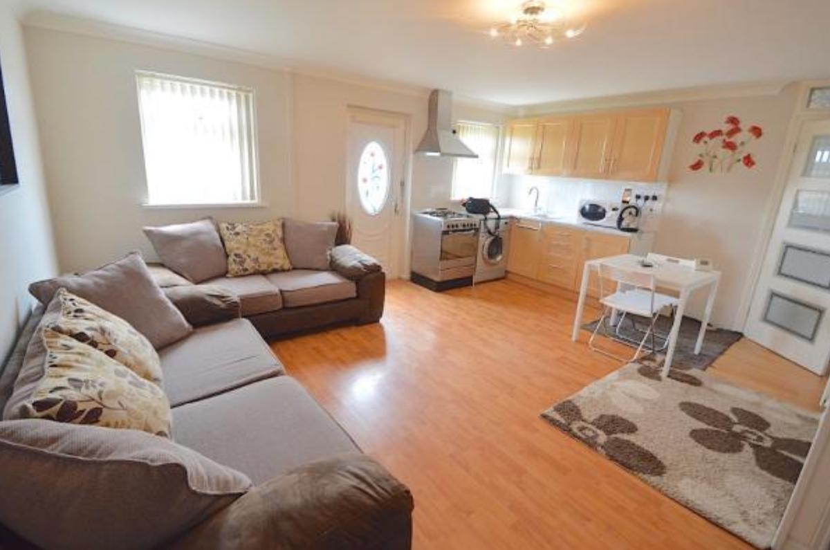 2 bedroom house for rent Howden Gardens, Leeds, LS6 1SH UniHomes