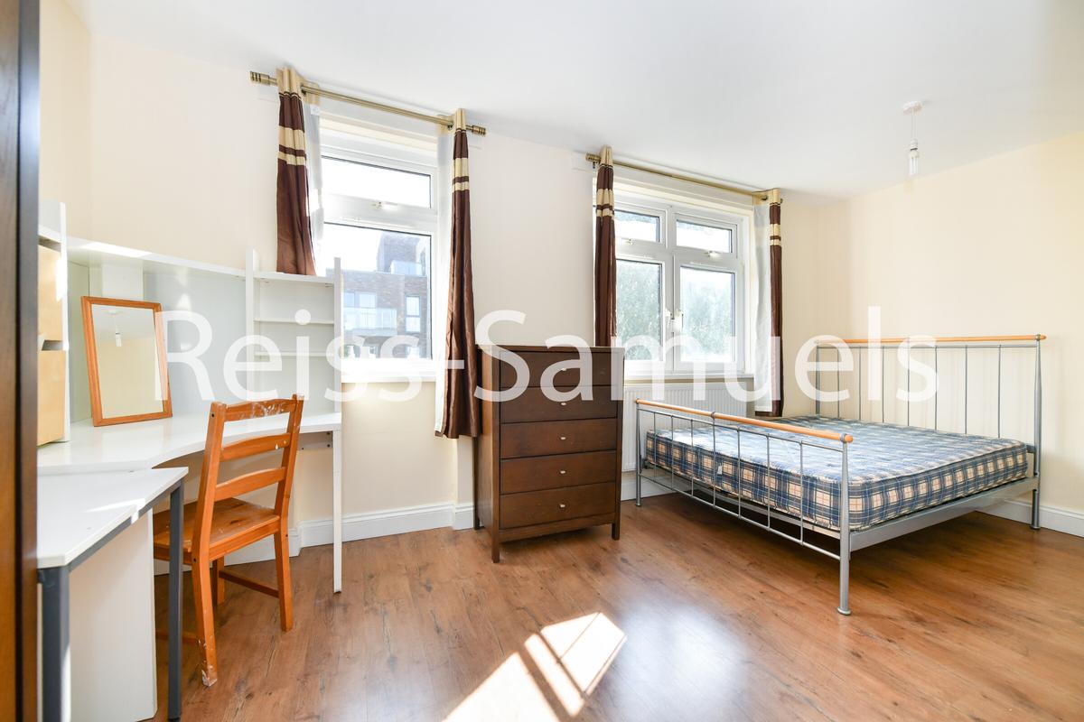 3 bedroom apartment for rent Glengarnock Avenue, London, E14 3BP UniHomes