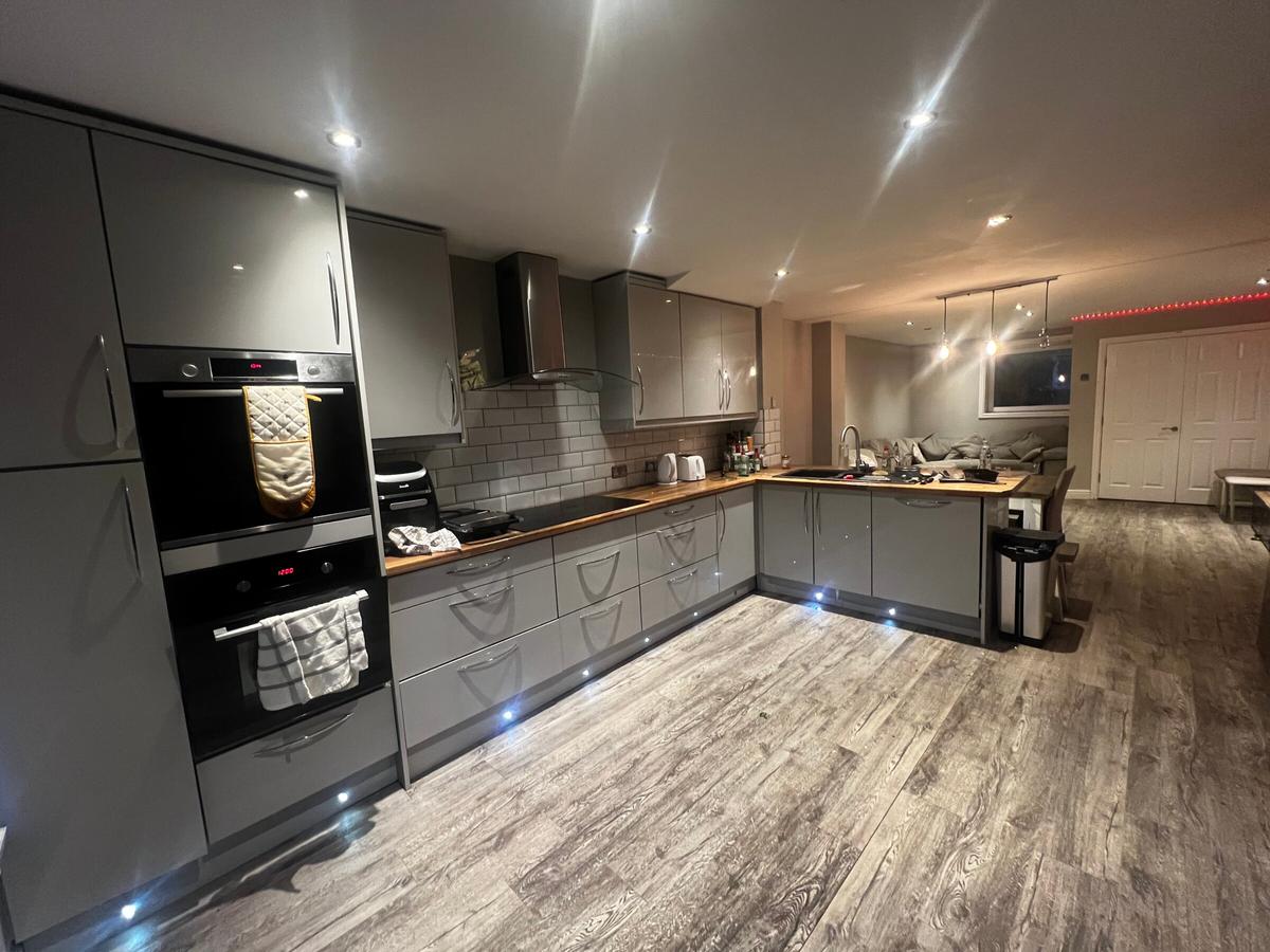8 bedroom house on Midland Road, Hyde Park, Leeds