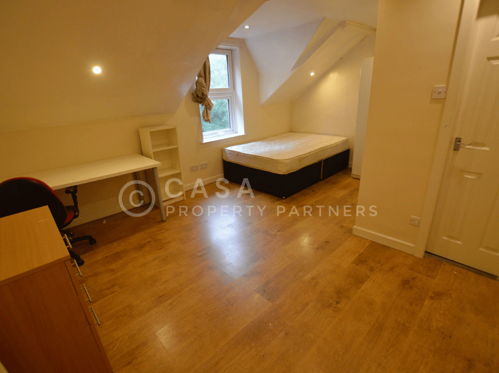 12 bedroom house for rent North Grange Road, Leeds, LS6 2BR UniHomes