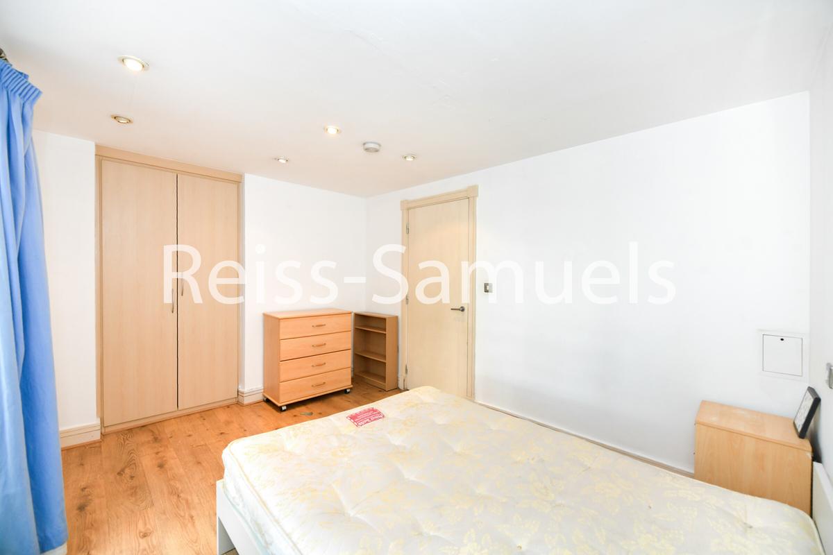 3 bedroom apartment for rent Newton Place, London, E14 3TT UniHomes