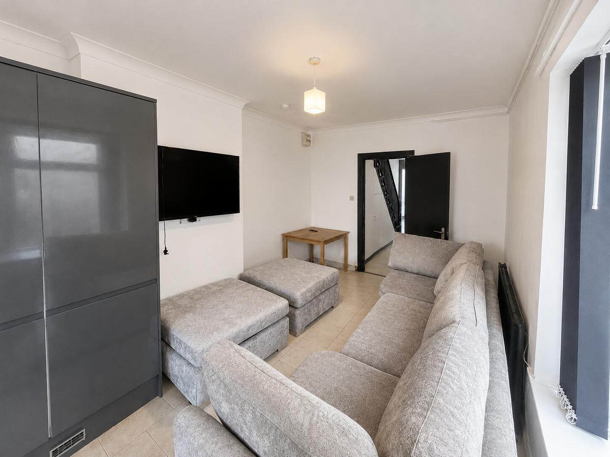 7 bedroom house on Glanmor Road, Uplands, Swansea