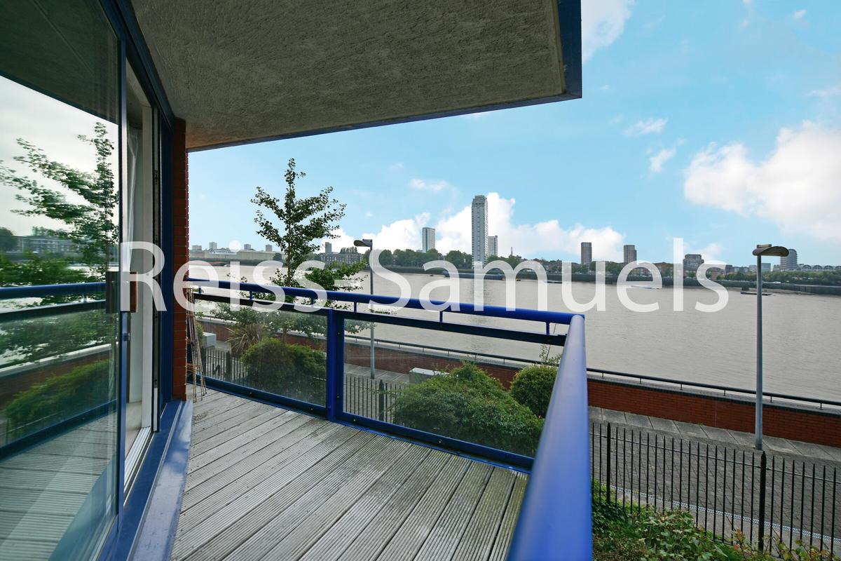 1 bedroom apartment on Newton Place, Canary Wharf, London