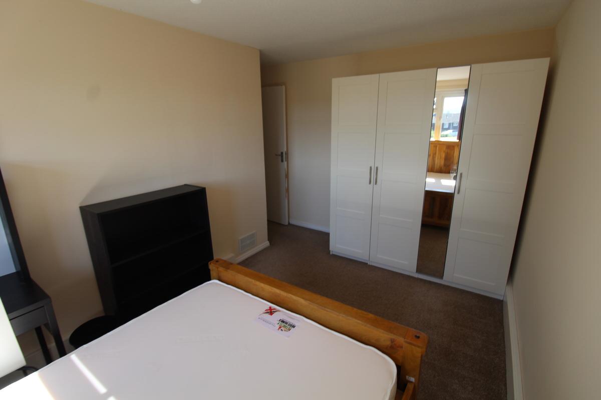 4 bedroom house for rent Rye Close, Surrey, GU2 8JA UniHomes