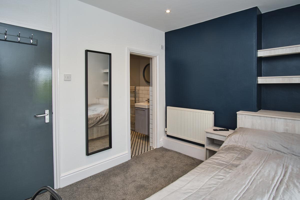 6 bedroom house on Derby Road, Kegworth, Nottingham