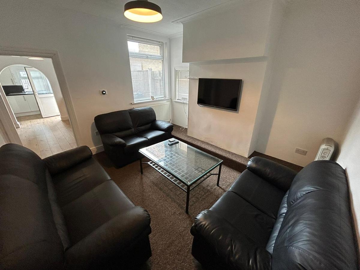 4 bedroom house on Bedford Street, California, Derby