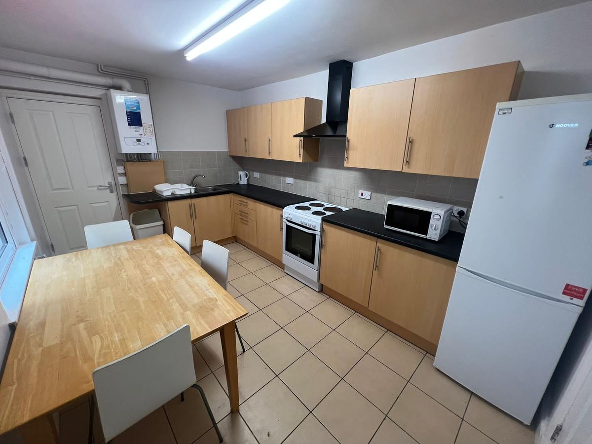 4 bedroom house for rent Bay View Terrace, Swansea, SA1 4LT UniHomes