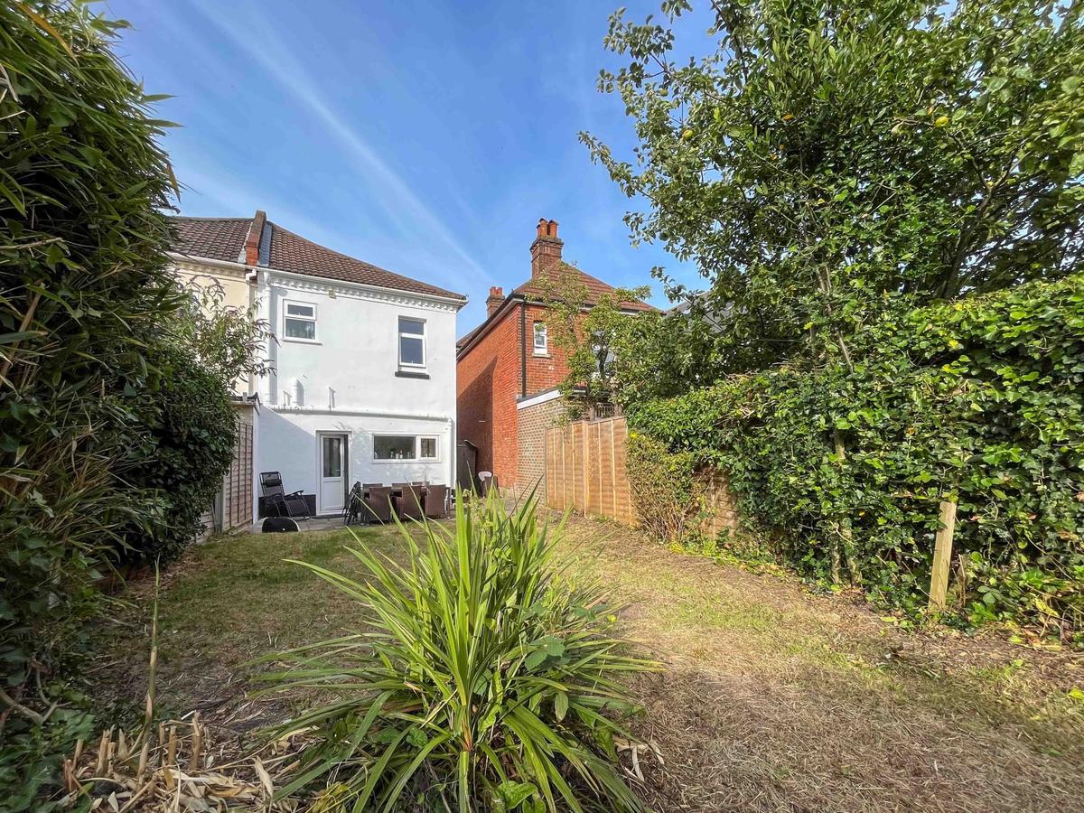 6 bedroom house on Queensland Road, Boscombe, Bournemouth