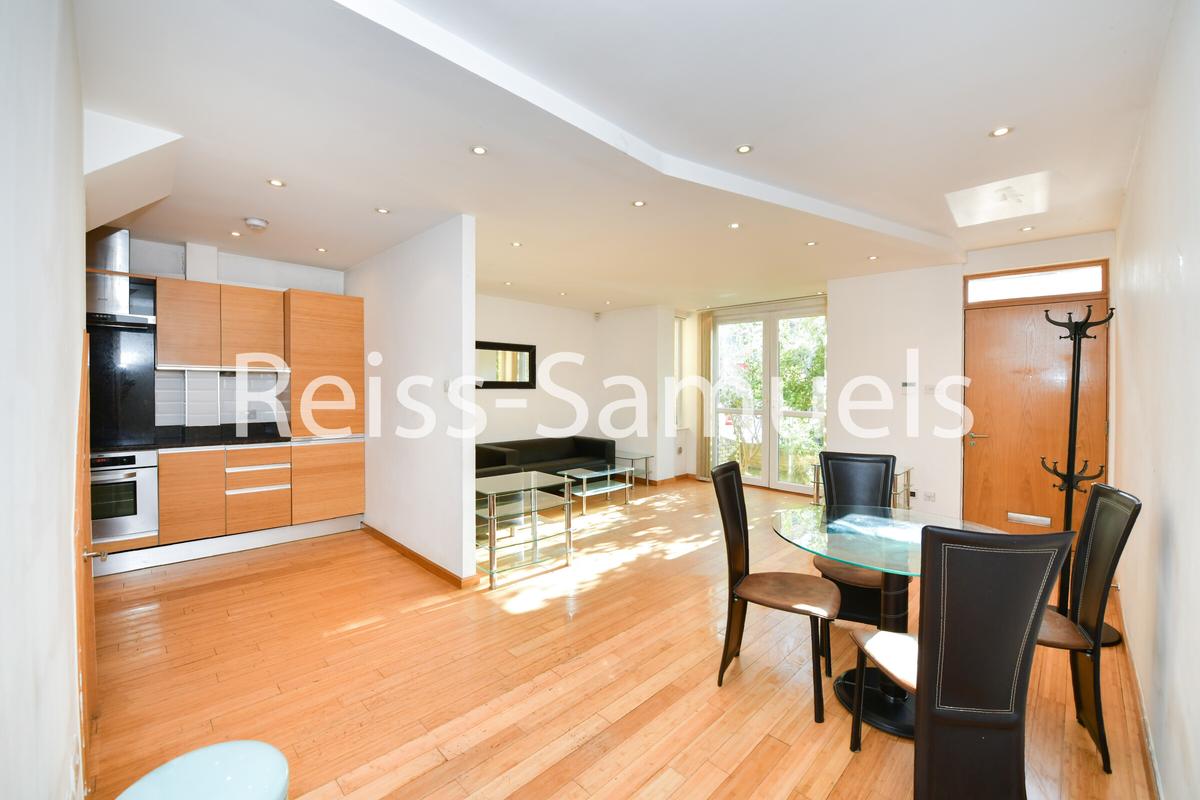 1 bedroom apartment on Westferry Road, Canary Wharf, London