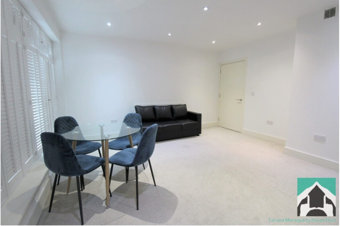2 bedroom apartment on High Street, Harborne, Birmingham