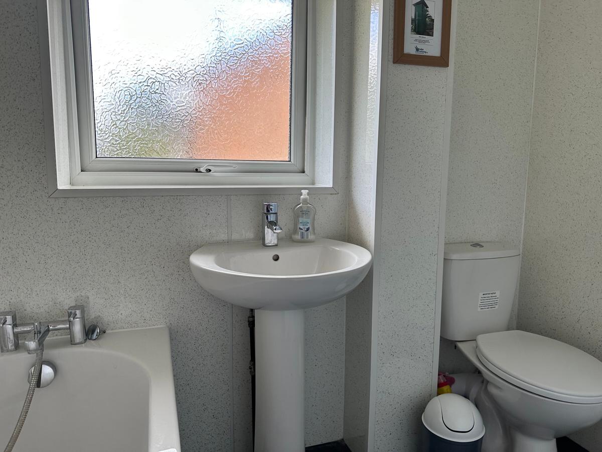 6 bedroom house for rent Holworthy Road Norwich, NR5 9DG UniHomes