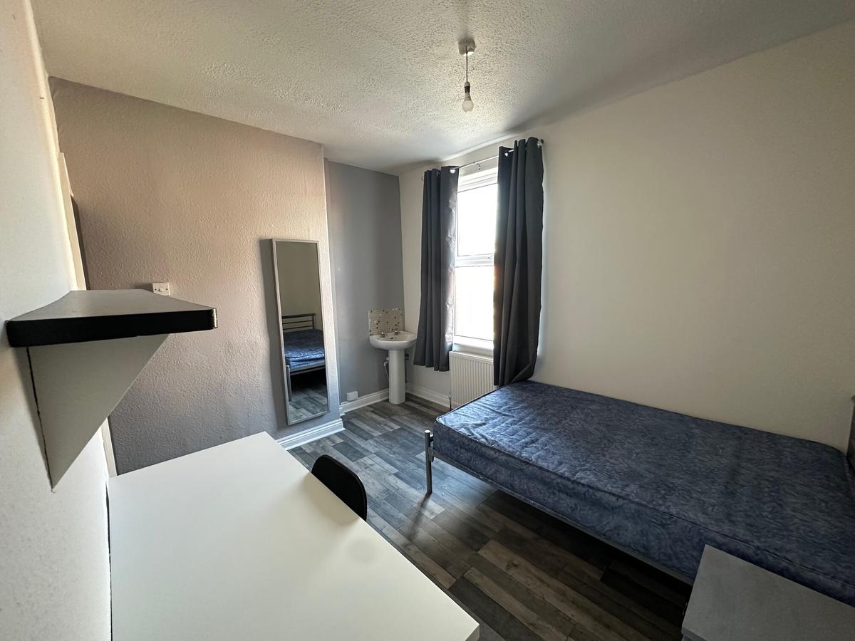 5 bedroom house for rent Hessle Mount, Leeds, LS6 1EP UniHomes