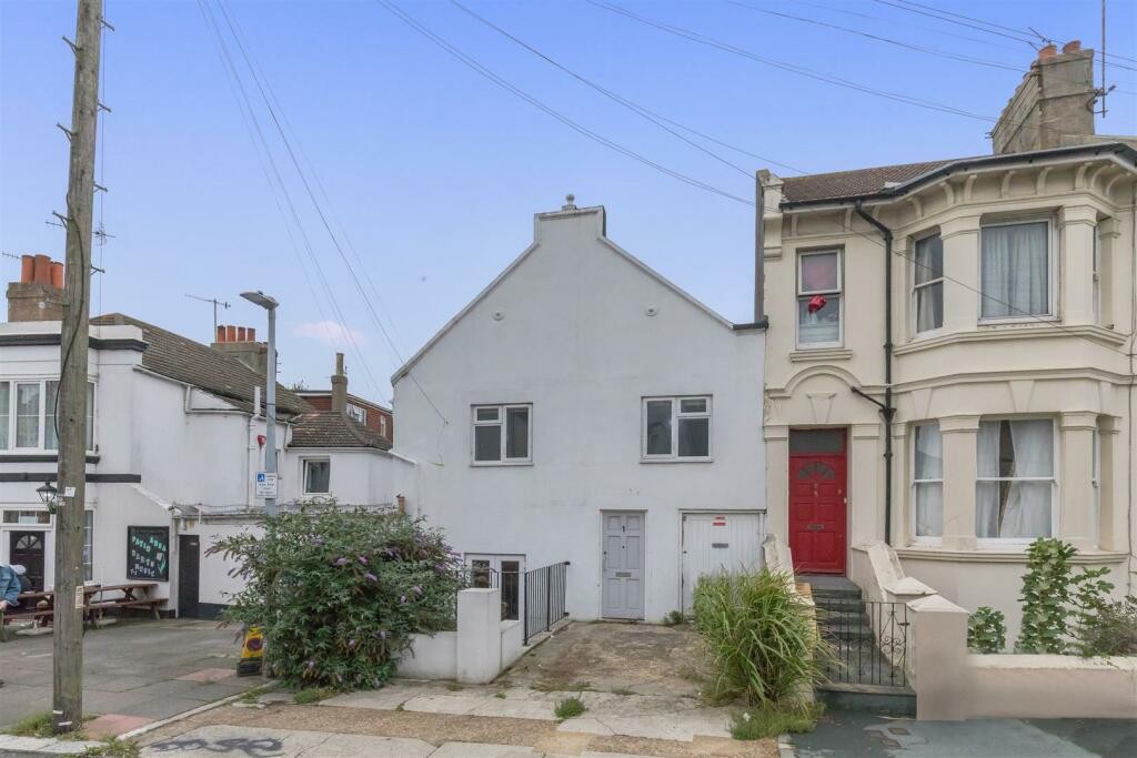 6 bedroom house on De Montfort Road, Elm Grove, Brighton