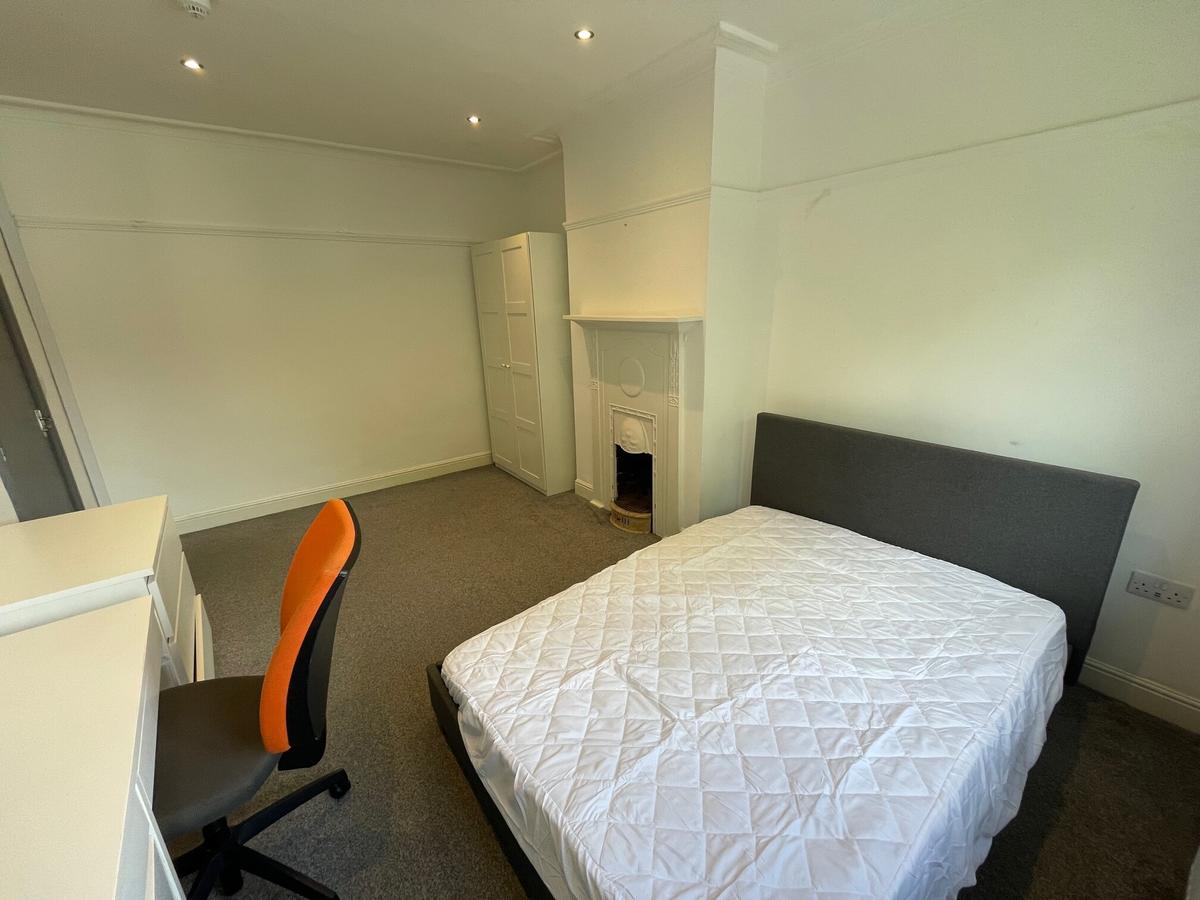 6 bedroom house for rent Rokeby Gardens, Leeds, LS6 3JZ UniHomes