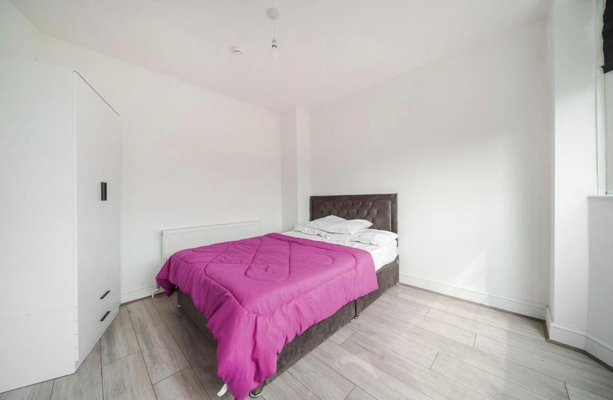 6 bedroom house on Bracondale Road, Woolwich, London