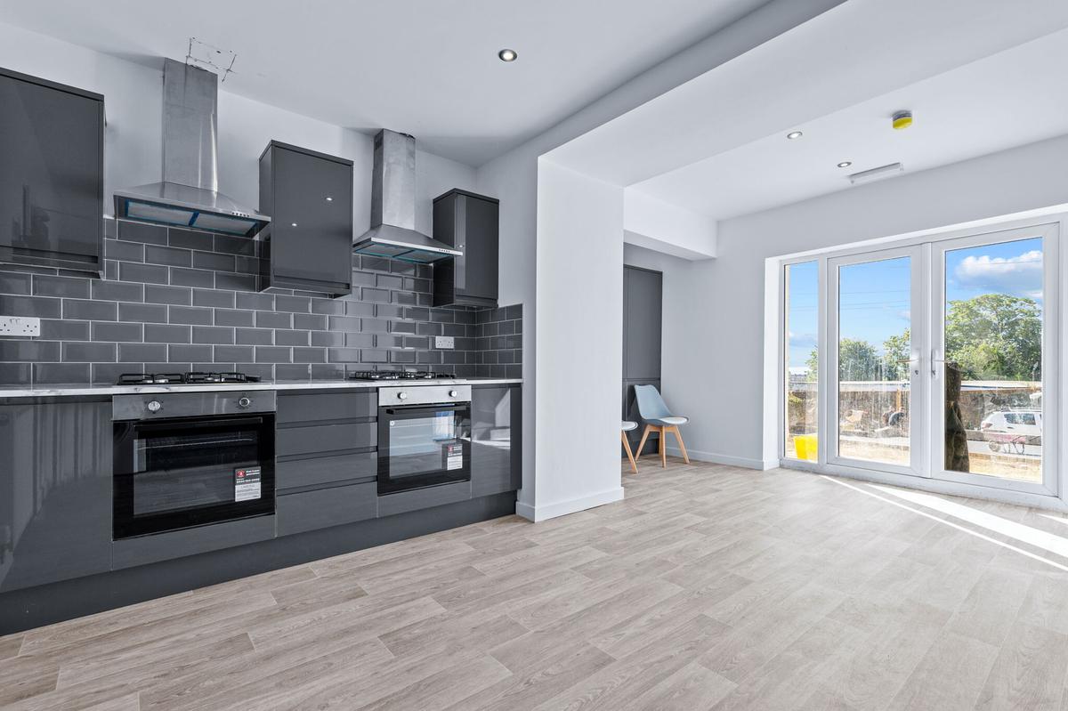 10 bedroom house on Walter Road, Uplands, Swansea