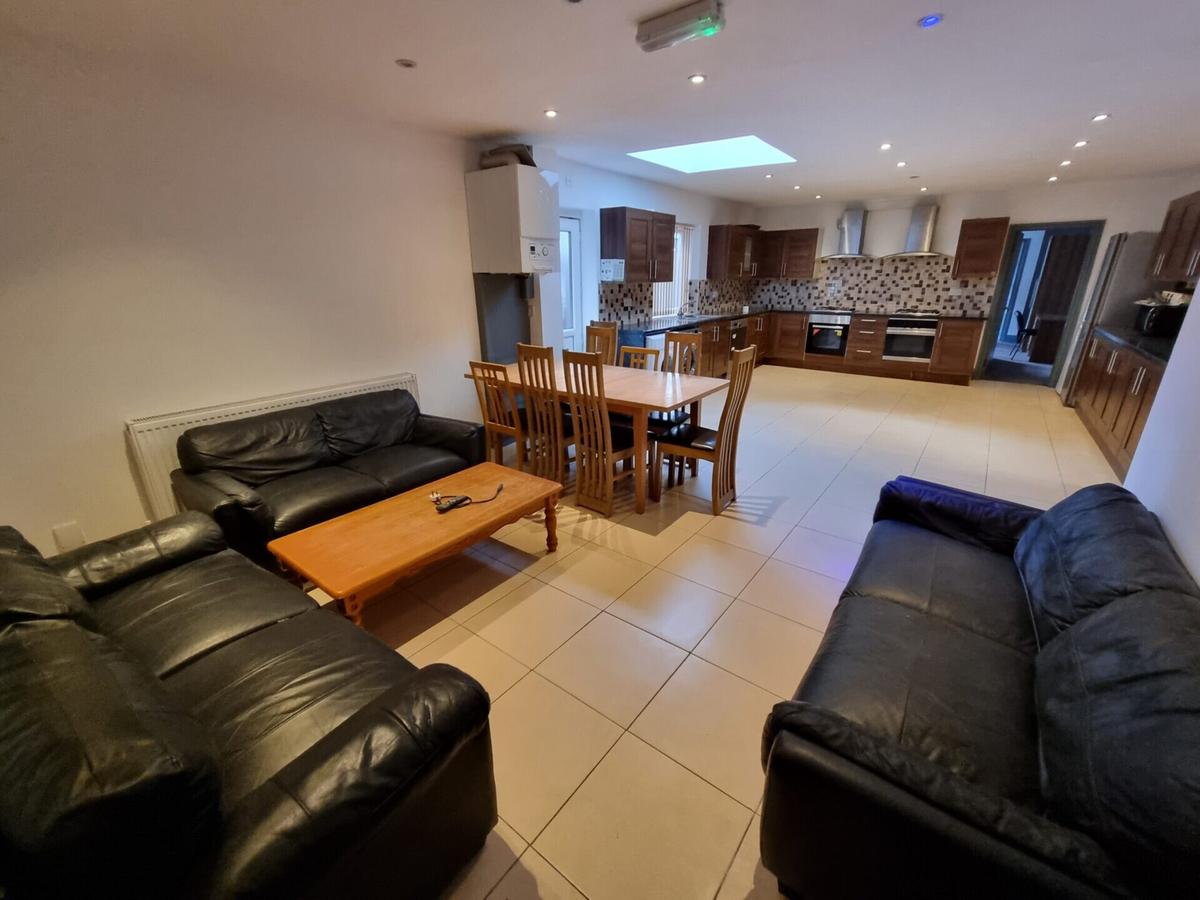 8 bedroom house for rent Oak Tree Lane Birmingham, B29 6HX UniHomes