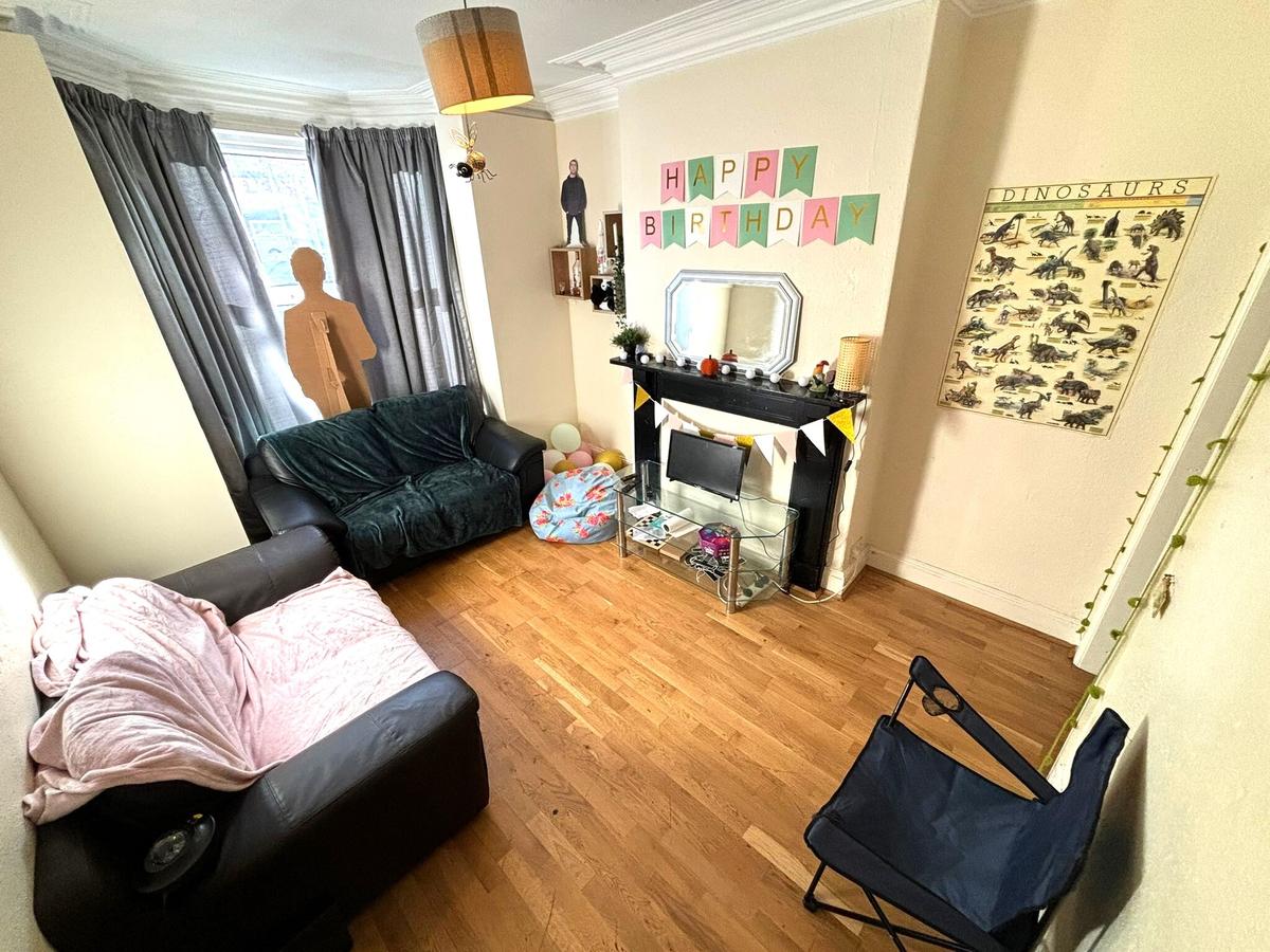 4 bedroom house for rent Ashville Avenue, Leeds, LS6 1LX UniHomes