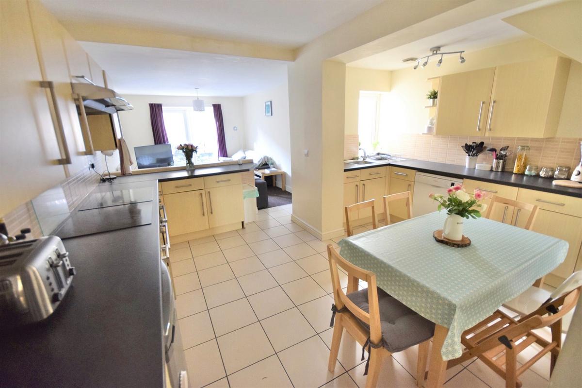 7 bedroom house on Rhymney Street, Cathays, Cardiff