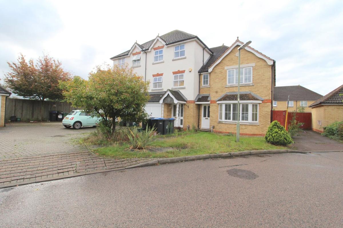 5 bedroom house on Nightingale Shott, Egham, Surrey