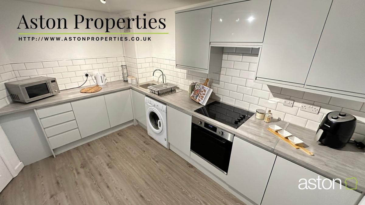 3 bedroom apartment on First Floor Flat, City Centre, Leeds