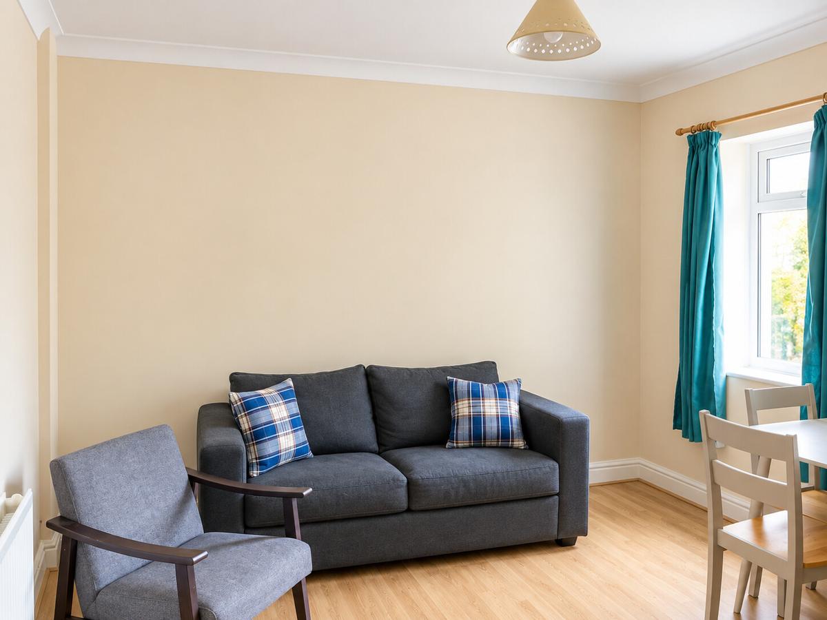 3 bedroom house on Fleet Street, Sandfields, Swansea
