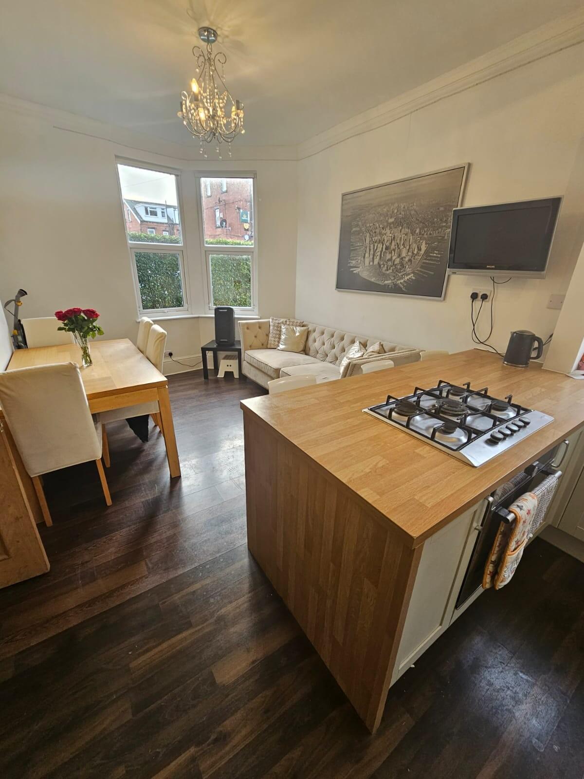 5 bedroom house for rent Hartley Crescent, Leeds, LS6 2LL UniHomes