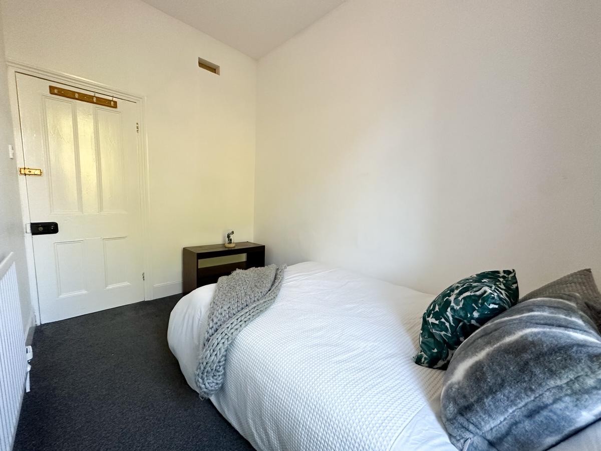 4 bedroom house for rent Gainsborough Grove, Newcastle, NE4 5PJ UniHomes