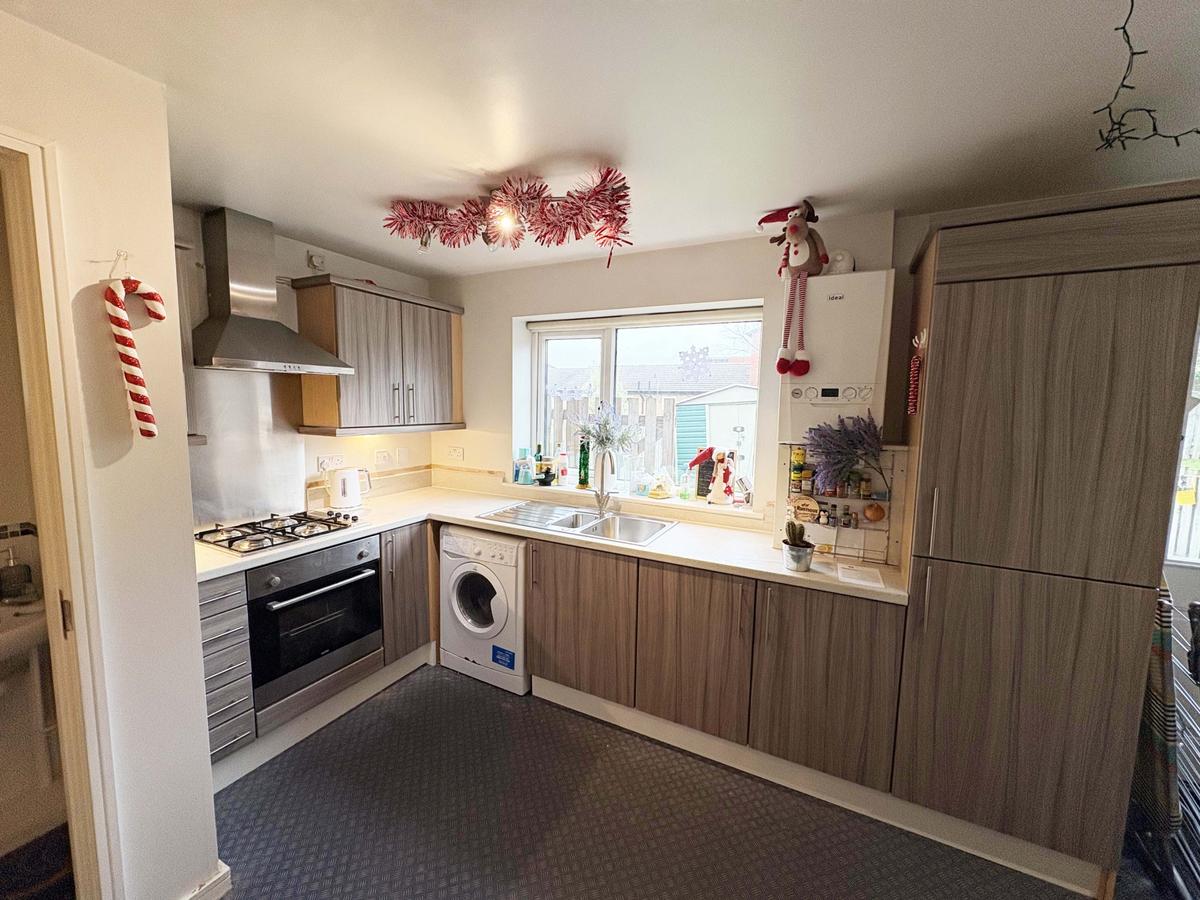 2 bedroom house on Park Grange Rise, Norfolk Park, Sheffield