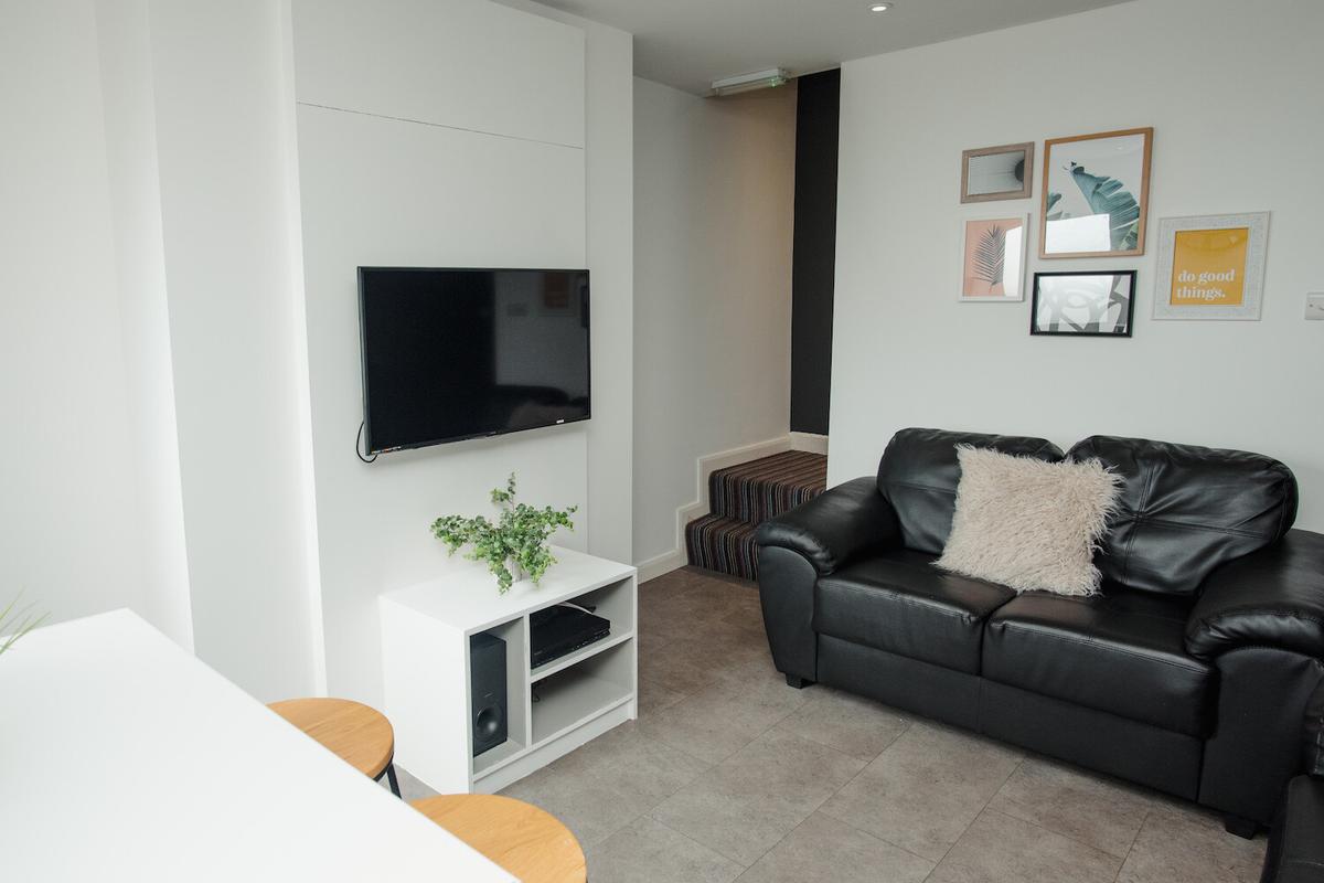 5 bedroom house for rent Thornton Road, StokeonTrent, ST4 2BD UniHomes