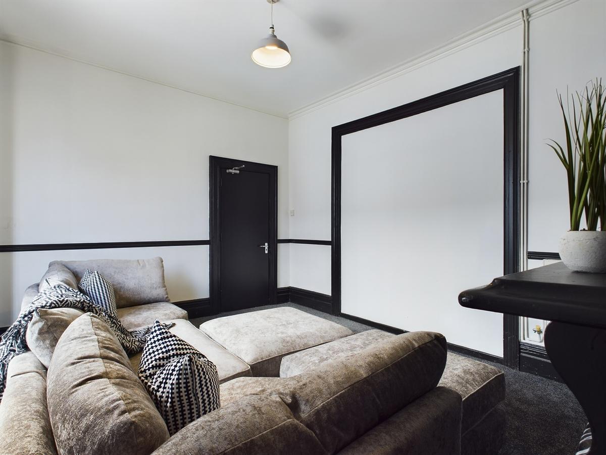 6 bedroom house for rent Malvern Terrace Swansea, SA2 0BE UniHomes