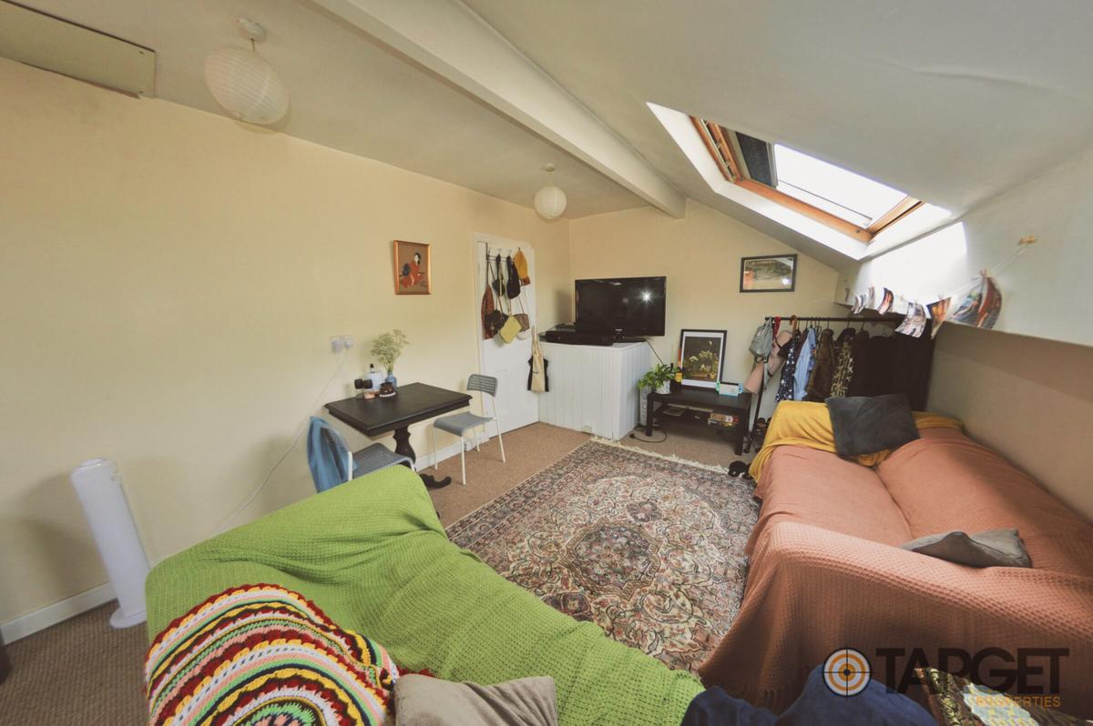 1 bedroom house for rent Victoria Road, Hyde Park Leeds, LS6 1DU UniHomes