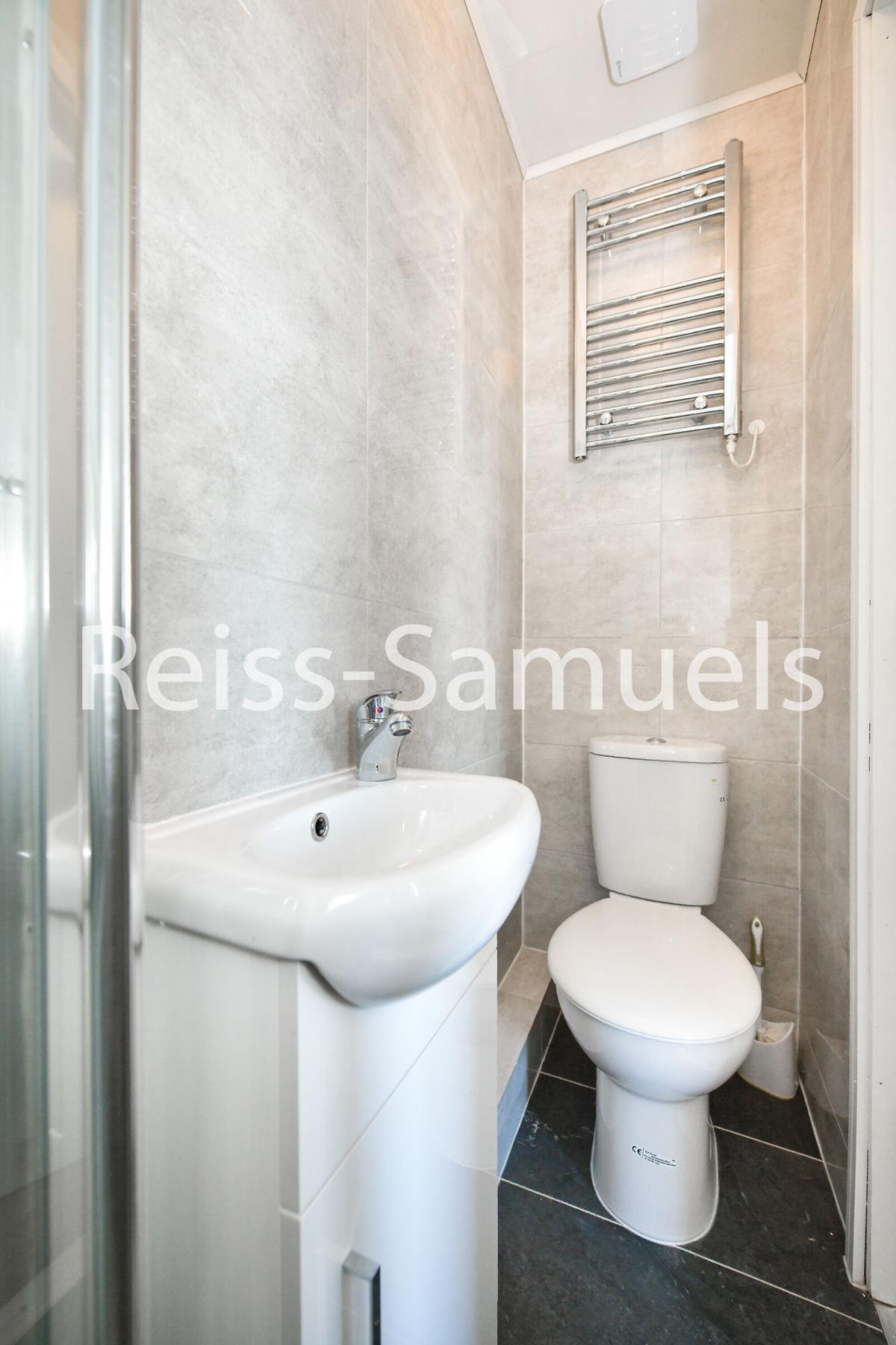 3 bedroom apartment for rent Glengarnock Avenue, London, E14 3BP UniHomes