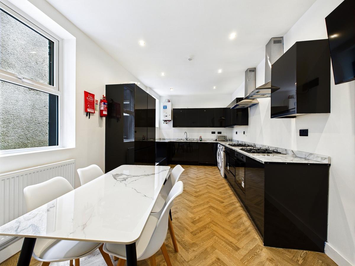 7 bedroom house on Bryn Road, Brynmill, Swansea