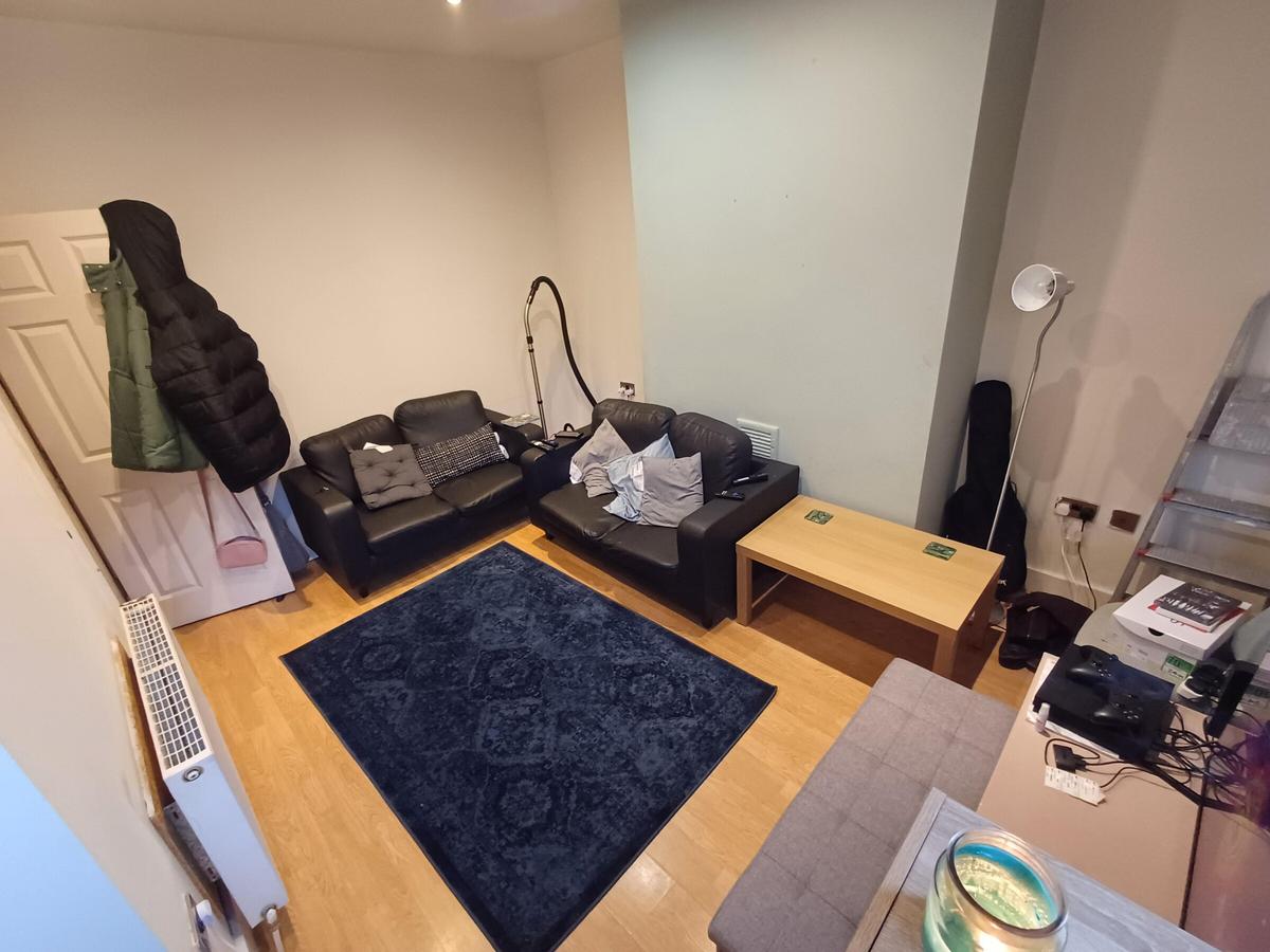 2 bedroom house on Harold Mount, Hyde Park, Leeds