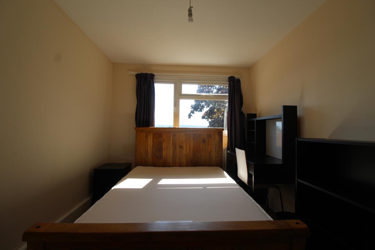 4 bedroom house for rent Rye Close, Surrey, GU2 8JA UniHomes