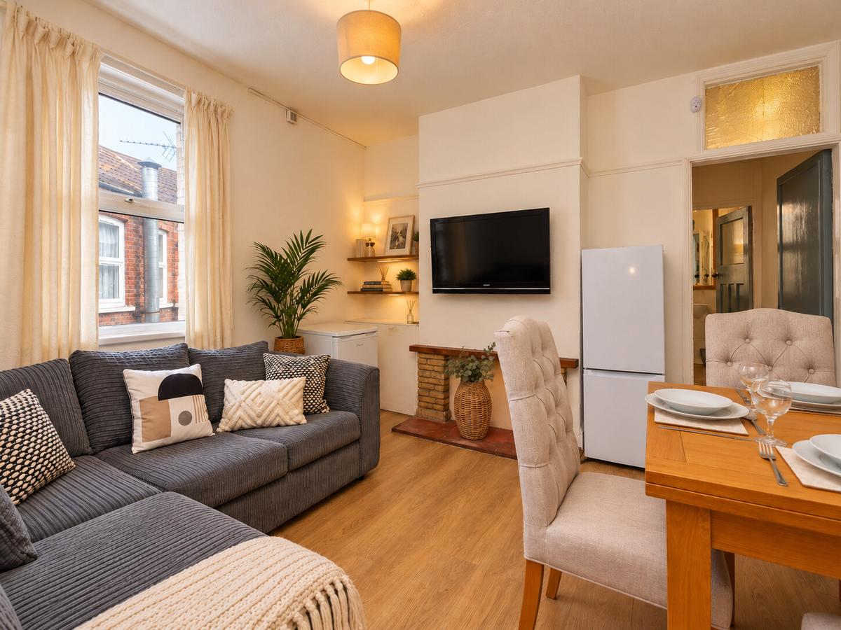 6 bedroom house on Lawrence Street, Hull Road, York