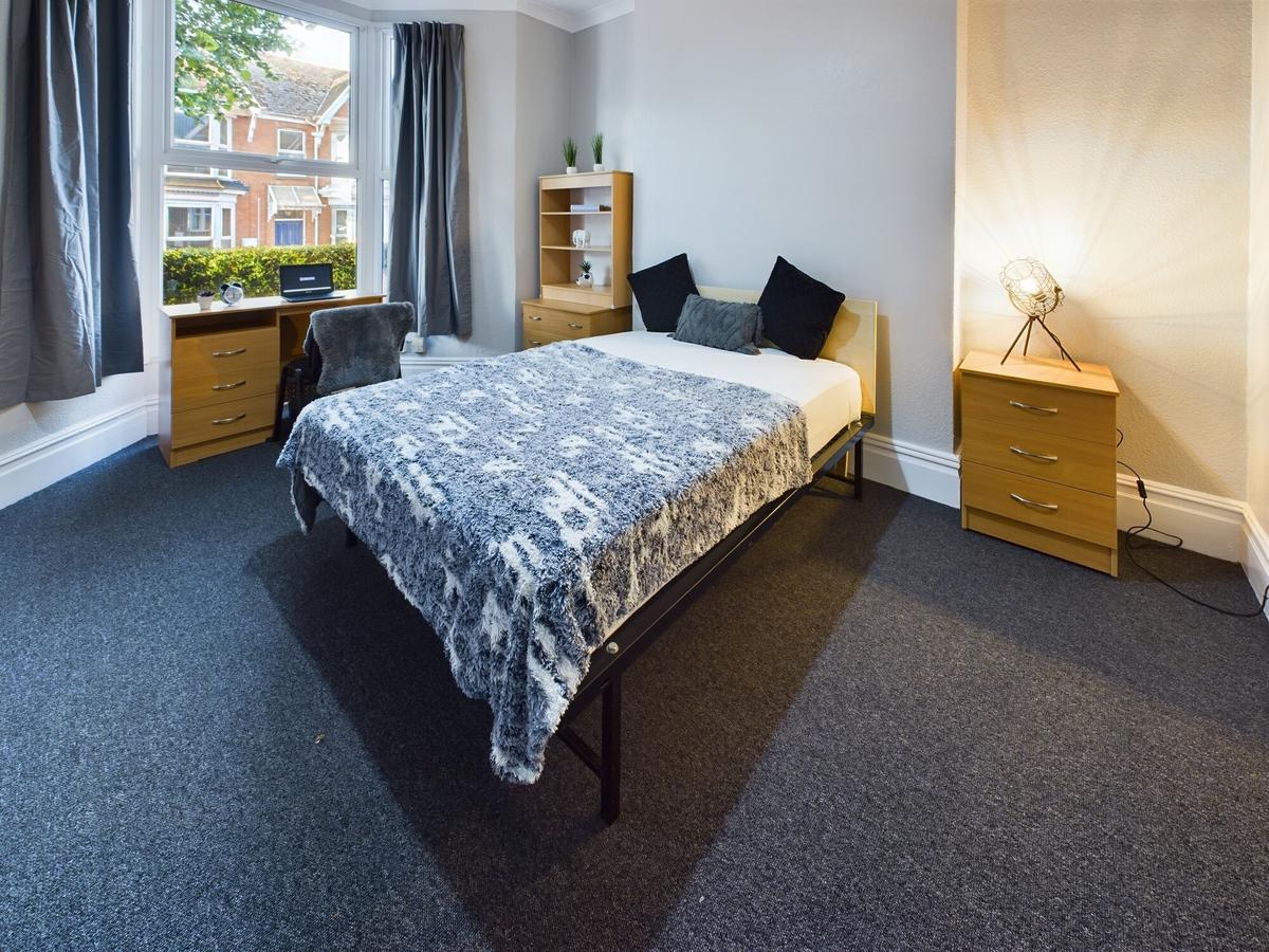 6 bedroom house on Beechwood Road, Uplands, Swansea