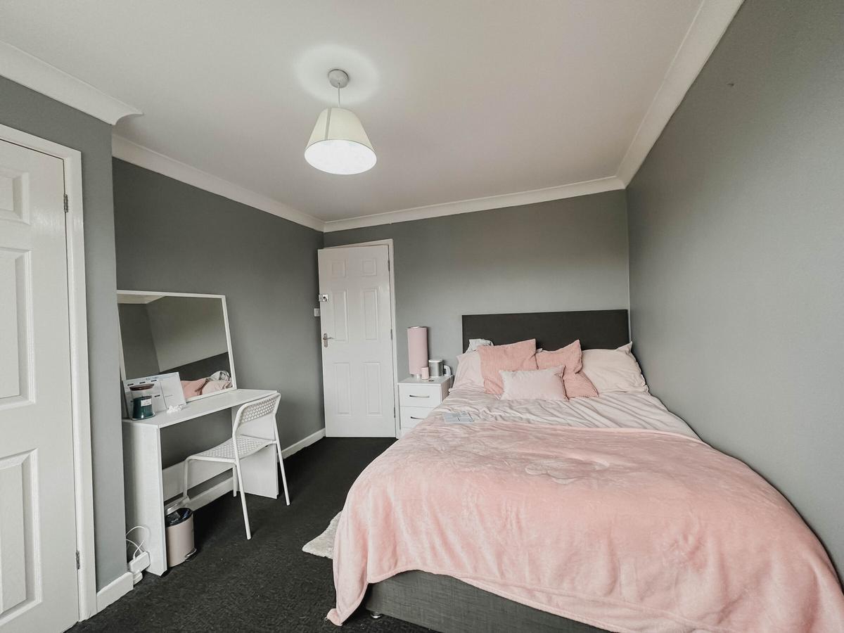 6 bedroom house for rent Entry Hill Park, Bath, BA2 5LU UniHomes